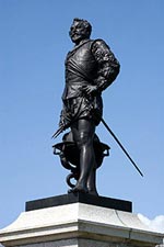 Памятник Фрэнсису Дрейку в Плимуте