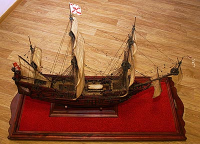 Испанский корабль Синко Льягас